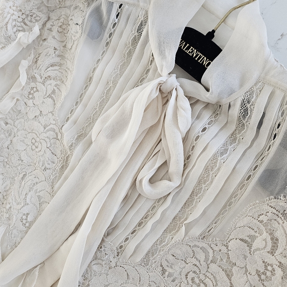 Valentino semi-sheer lace blouse 40 NWT - Picture 3 of 12